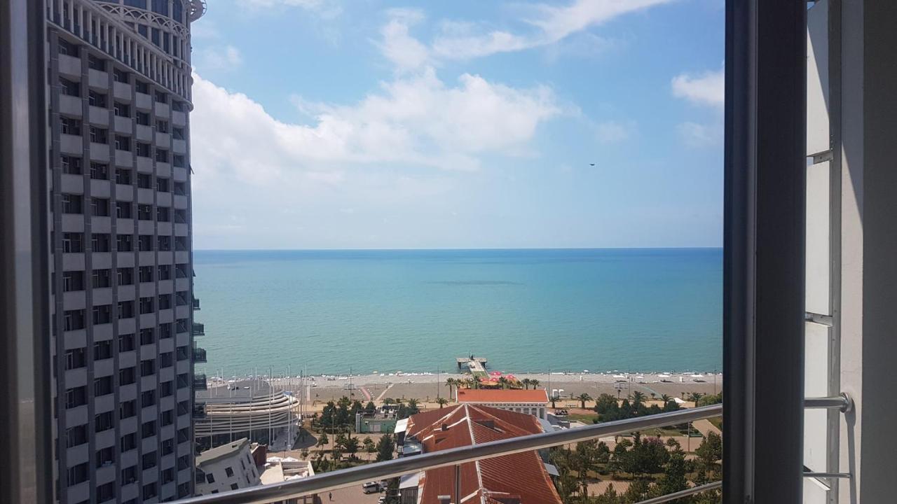West Apartments 巴统 外观 照片