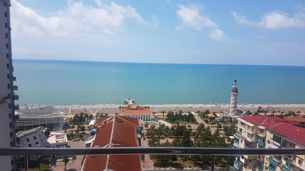 West Apartments 巴统 外观 照片