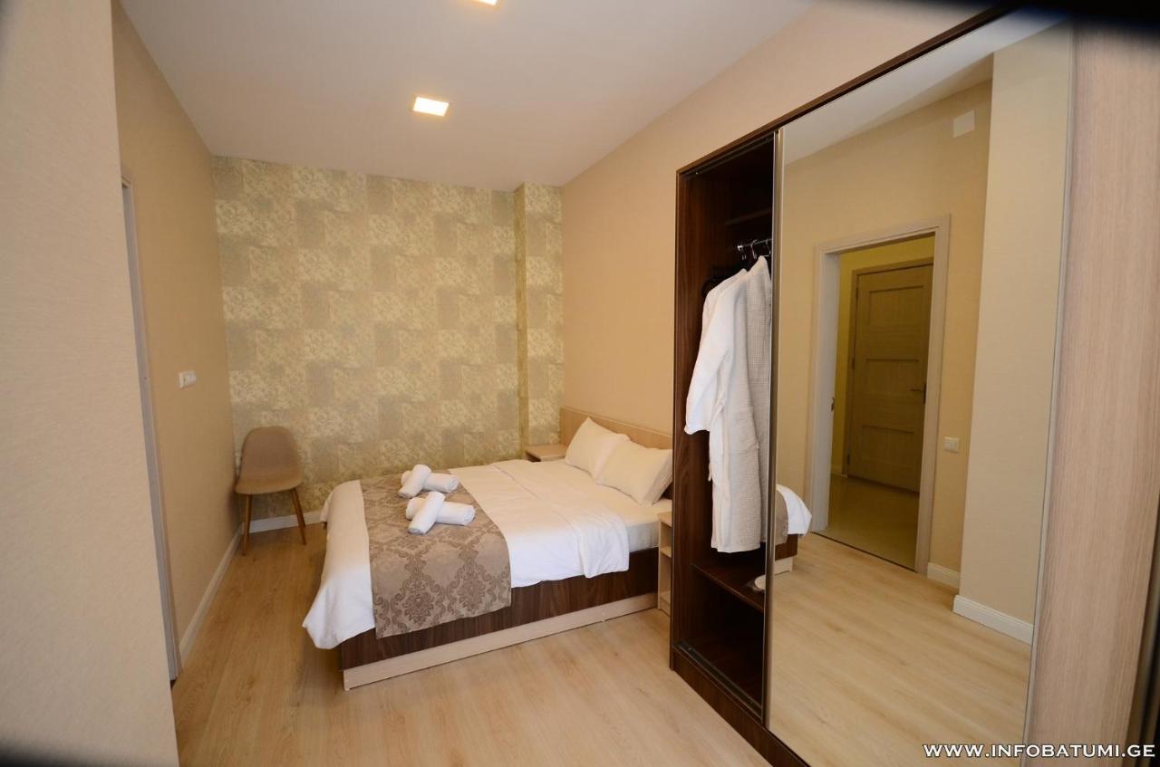West Apartments 巴统 外观 照片
