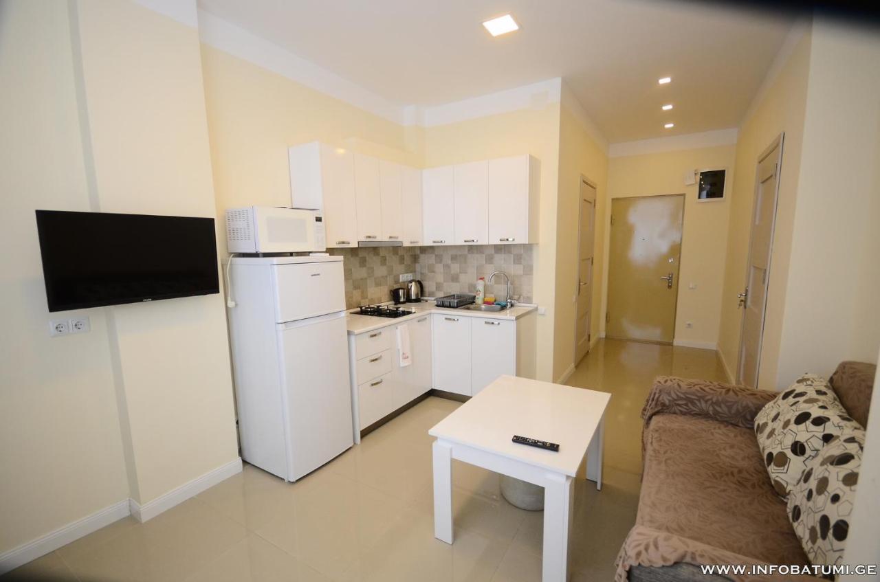 West Apartments 巴统 外观 照片