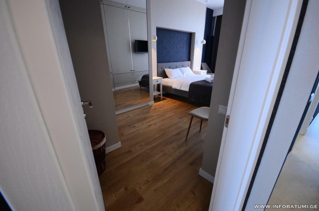 West Apartments 巴统 外观 照片